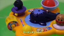 Японские игрушки ПУСКАЮТ ФОНТАНЫ ВОДЫ. Japanese toys are ALLOWED in the WATER FOUNTAINS.