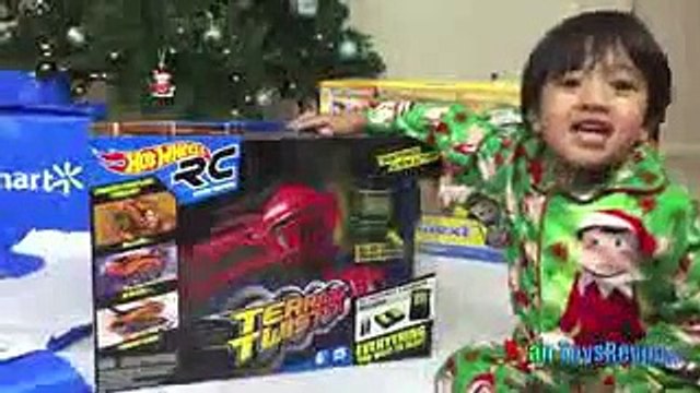 SURPRISE TOYS OPENING CHRISTMAS PRESENTS WALMART Top Toys Chosen by Kids Ryan ToysReview