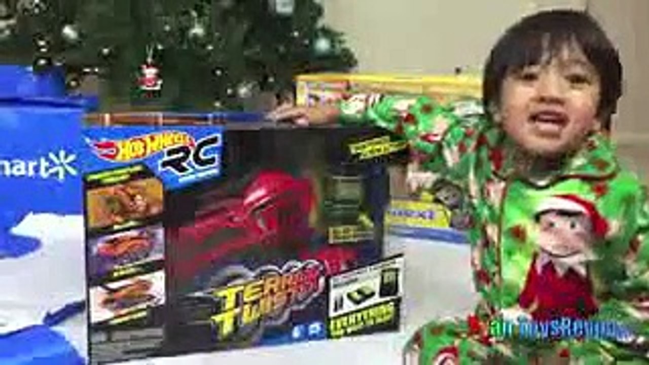 SURPRISE TOYS OPENING CHRISTMAS PRESENTS WALMART Top Toys Chosen by Kids Ryan ToysReview