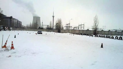 Идеальный подарок.Сертификат на экстремальное вождение в Киеве. Зима. www.carbon.co.ua