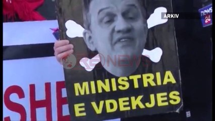 Goditet me vezë e domate ministri Beqaj, aktivistët e AK e thërrasin: Hajdut- Ora News-
