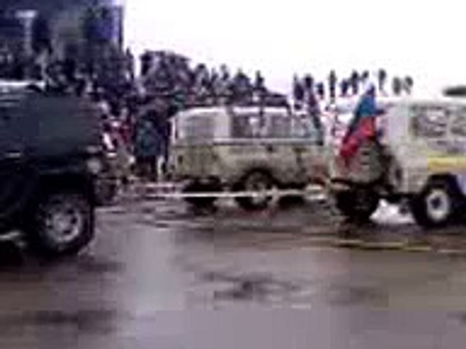 Автомобили, кто сильнее- Хаммер vs УАЗ (2 шт.)