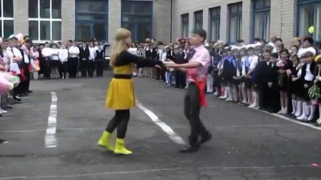 Танец с сыном на последний выпускной звонок