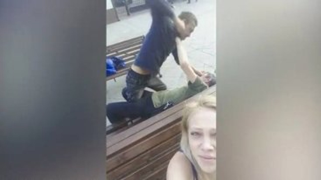 Selfie Çekerken Kavgayı Kaydetti