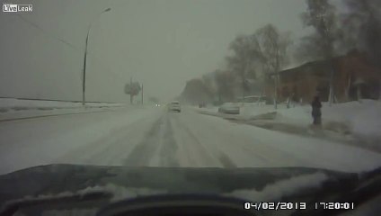 Машина призрак вмиг исчезла с дороги