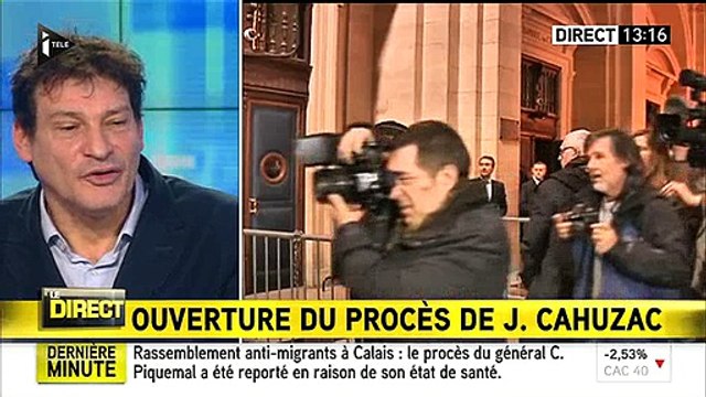 Jérôme Cahuzac repousse violemment un photographe lors de son arrivée au tribunal - Regardez