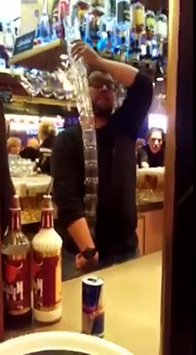 Crazy awesome unbelievable job by a bartender!