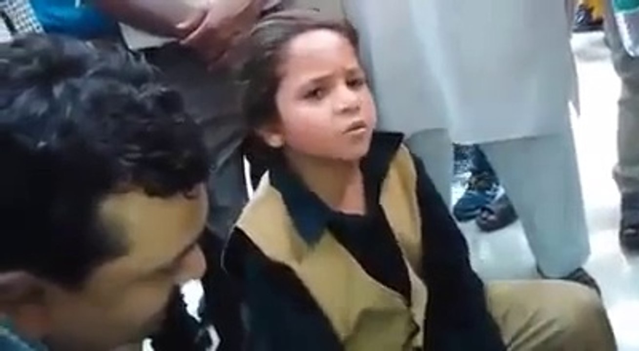 Little kid singing Rahat Fateh Ali's song