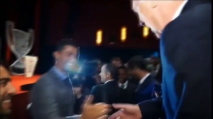 Cariñoso abrazo entre Cristiano Ronaldo y Carlo Ancelotti en la gala de los Premios MARCA.