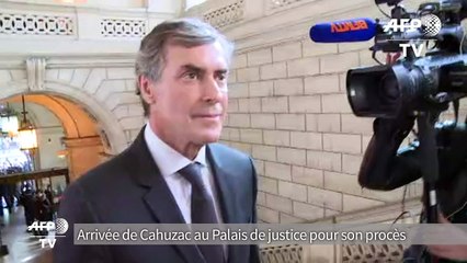 L'arrivée mouvementée de Jérôme Cahuzac à l'ouverture de son procès