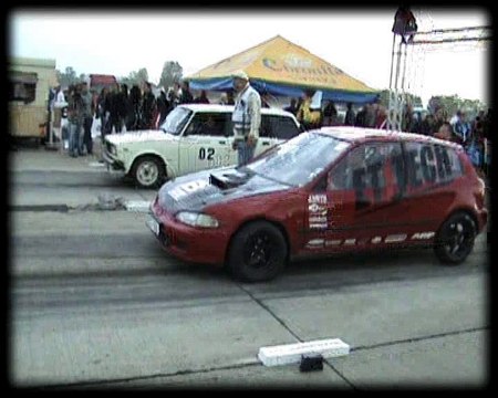 Honda Civic VTI Vs. Lada 2104 Drag Race