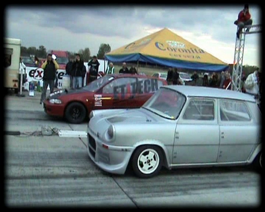 Honda Civic VTI Vs. Skoda 1000 MB Drag Race