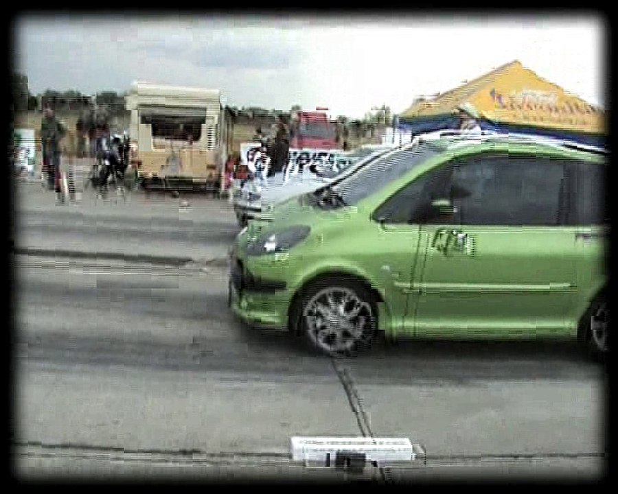 Seat Toledo Vs. Peugeot 1007 Drag Race