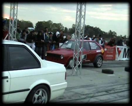VW Polo 1.9 TDI Vs. BMW E30 [M5] Drag Race