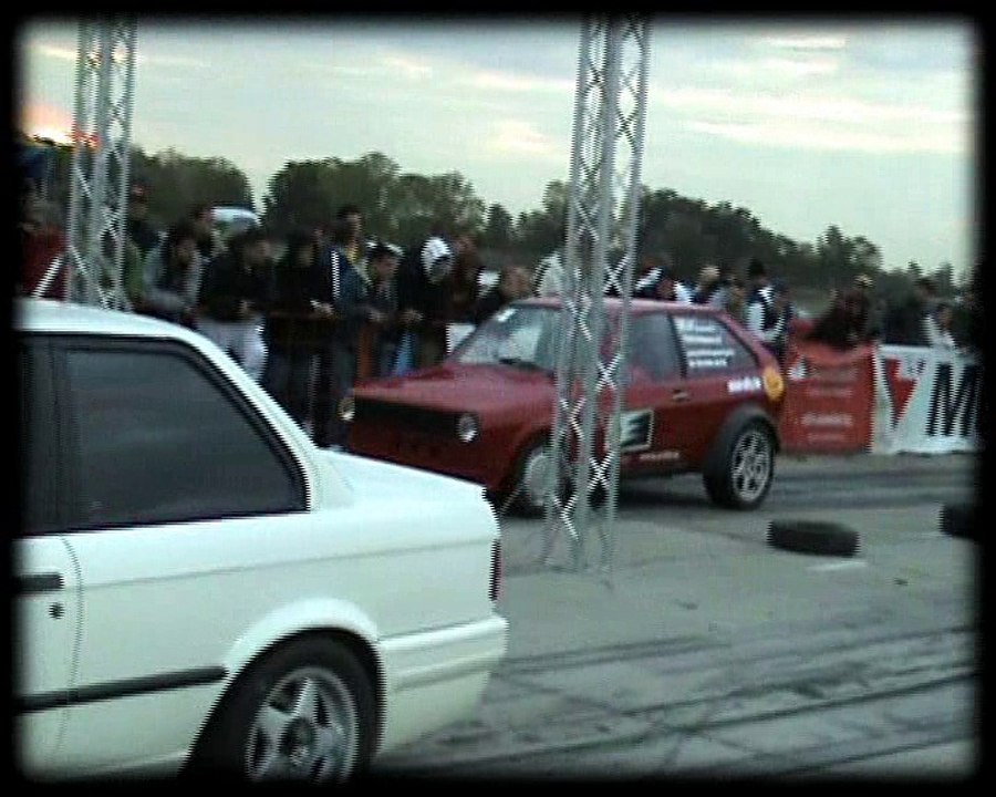 VW Polo 1.9 TDI Vs. BMW E30 [M5] Drag Race