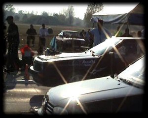 Télécharger la video: Audi 80 Coupe Quattro Turbo Vs. VW Golf III TDI Drag Race