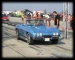 Chevrolet Corvette Stingray Cabrio [1966] Vs. Suzuki swift Drag Race