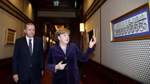 Merkel'den Erdoğan'a Hat Sanatı Sorusu: Siz de Yazabiliyor Musunuz