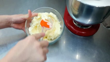 Italian Meringue Buttercream - Video Recipe  by CakesStepbyStep