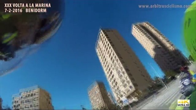 Des coureurs cyclistes renversés par le vent violent