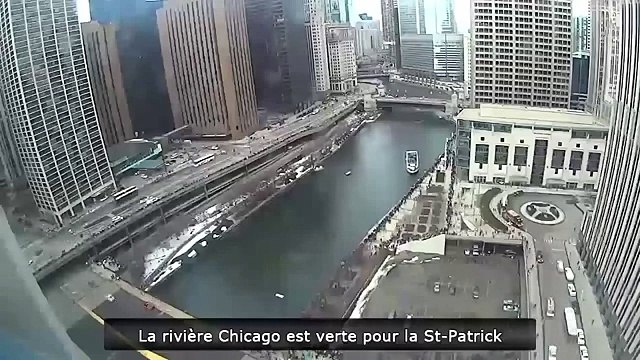 Покрасили реку в зеленый цвет