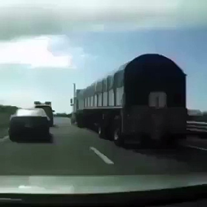 Sonunda Yaptı Yapacağını Bi Bok Yiyeceği