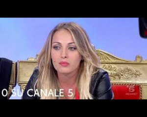 Uomini e Donne oggi in onda il trono classico: anteprima della lite tra Tina e Rossella