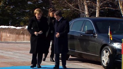 ميركل تبحث في أنقرة ملف اللاجئين