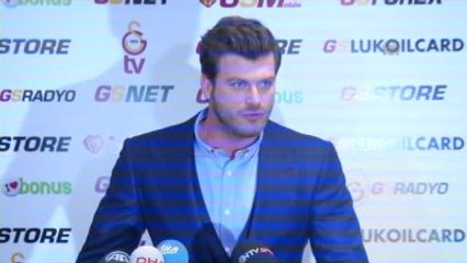 Kıvaç Tatlıtuğ, "Tek Bilek, Tek Yürek" Kampanyasının Tanıtımı Çıkışında Gazetecilerin Sorularını...