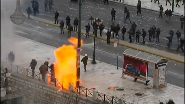 KAOS DHE DHUNE NE GREQI,PROTESTUESIT KUNDER REFORMES SE PENSIONEVE LAJM mpg
