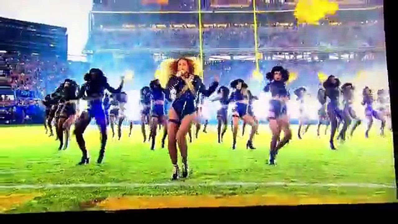 Beyonce and Bruno Mars - Super Bowl 50 halftime...