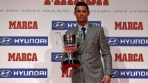 Cristiano recibe el premio pichichi, por sus 48 goles marcados el año pasado
