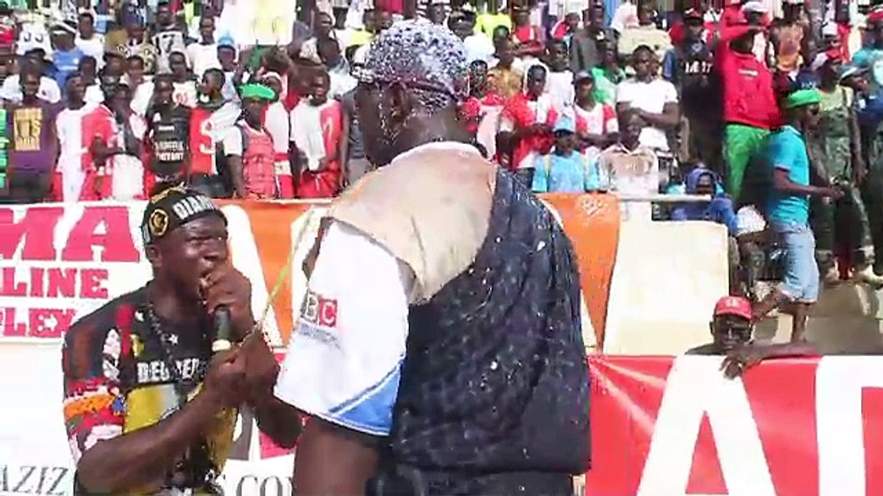Drapeau Boubacar Diallo Ambiance au stade Iba Mar Diop