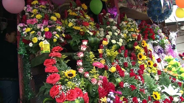 Suben precios de las flores
