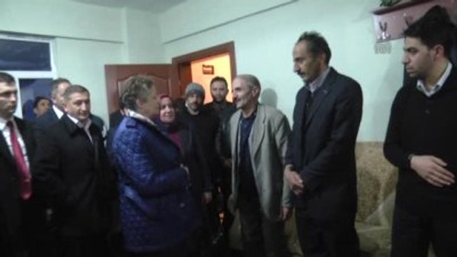 AK Parti Milletvekilleri, Şehit Jandarma Teğmen Özatak'ın Ailesini Ziyaret Etti