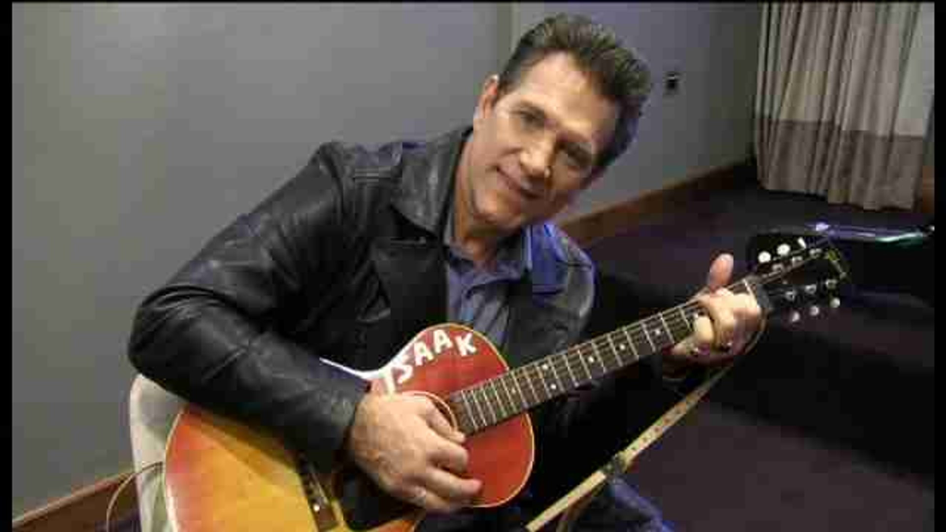 ⁣Chris Isaak: Lo más importante sobre lo que escribo es el amor