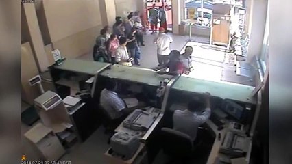 Gişe memuruna baltayla böyle saldırdı