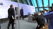 Avrupa Merkez Bankası başkanına konfetili saldırı