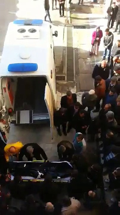 Okulun Çatısından Düşen Genç Öldü