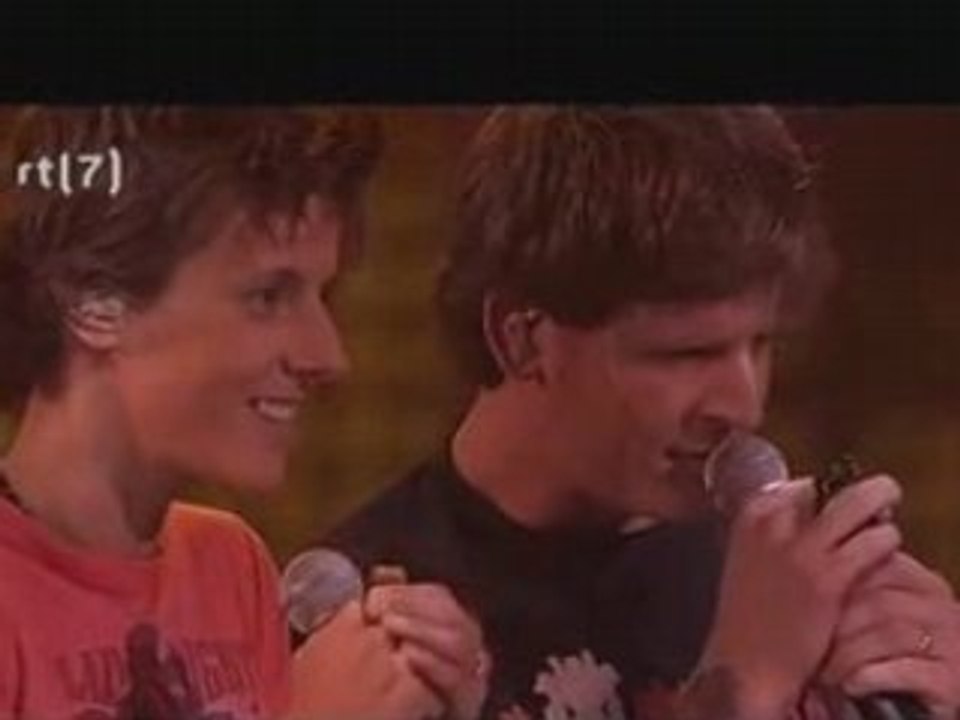 Racoon en Sarah Bettens - Love You More - LIVE