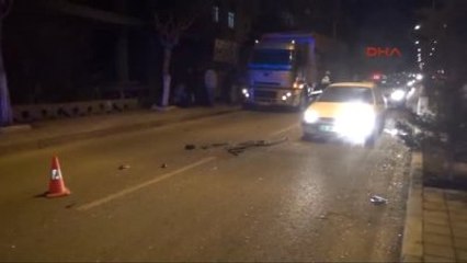 Kütahya-Otomobil Önce Kamyona, Sonra Evin Bahçe Duvarına Çarptı