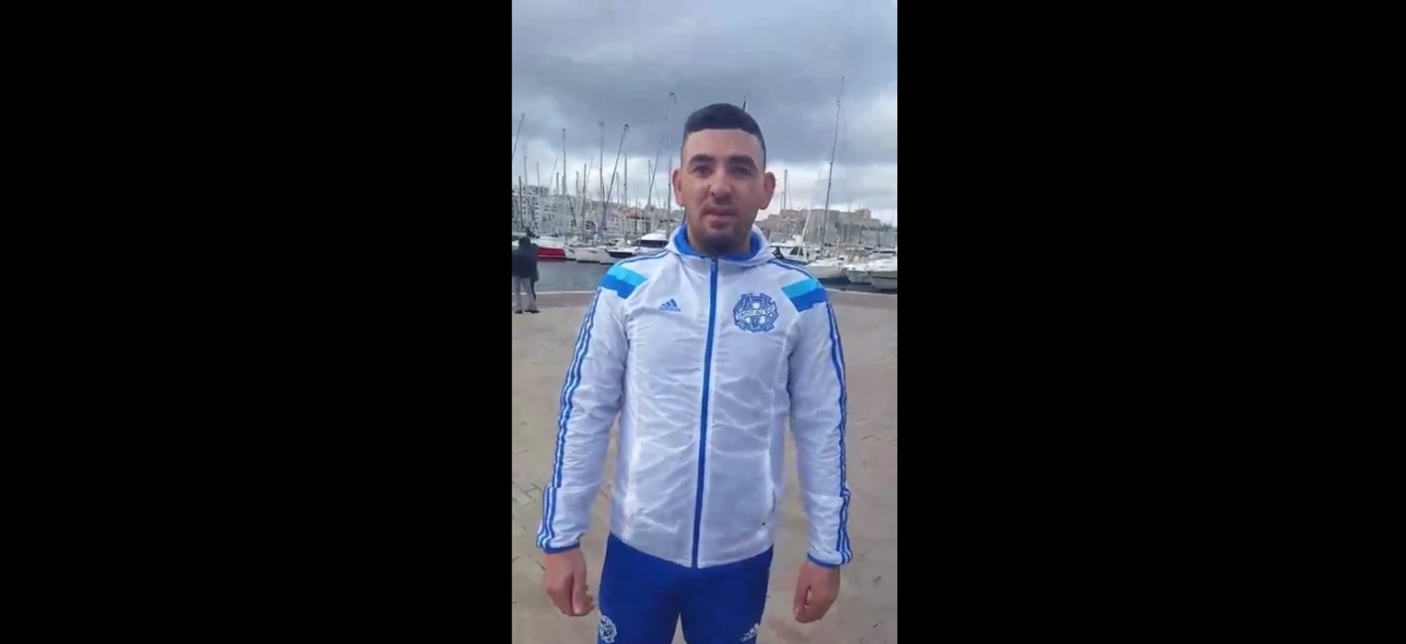 Un Marseillais pousse un supporter du PSG dans le vieux port