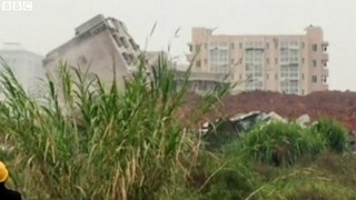 China landslide covers buildings