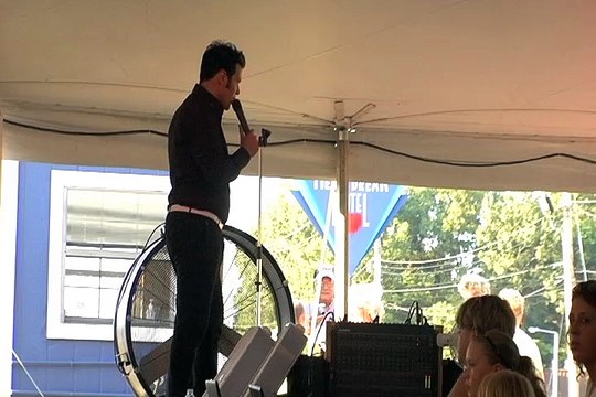 Franz Goovaerts sings 'It Hurts Me' Elvis Week 2010