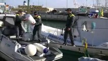 Bari- droga per oltre 5 mln di euro, scafisti gettano carico in mare