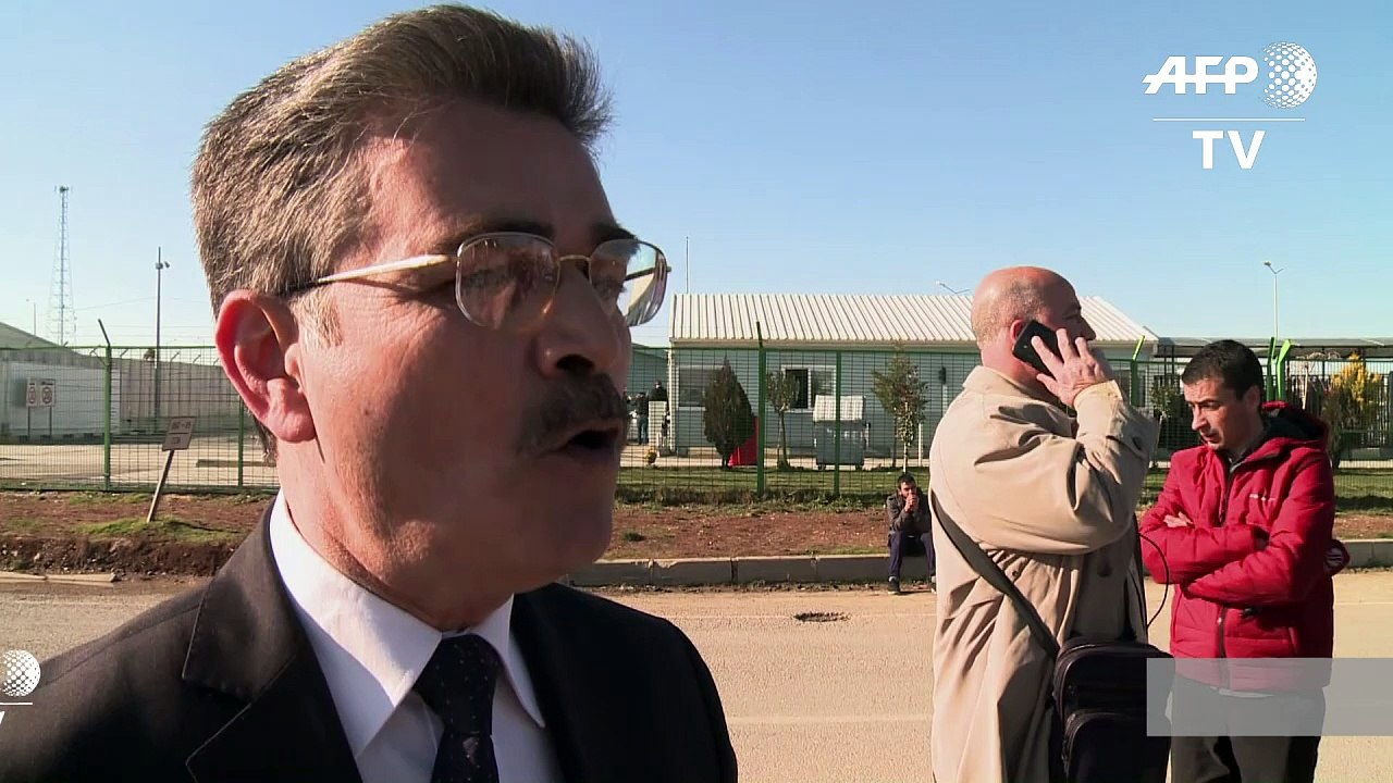 More camps set up at Turkey-Syria border after refugee influx