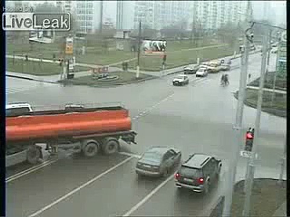 Car Going Through An Intersection Hits Other Car Car Crash Videos