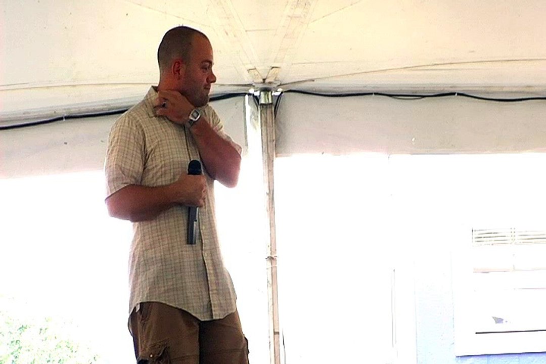 Stan McCorkle sings 'You don't Know Me' Elvis week 2008