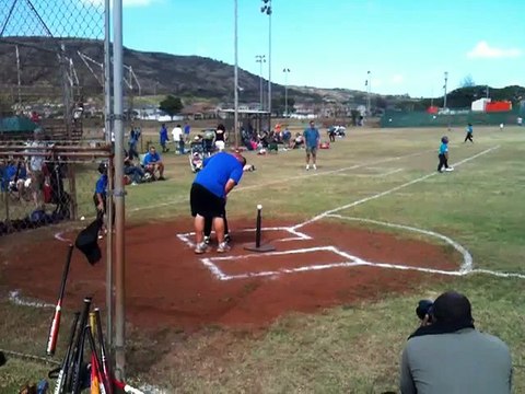 Le homerun le plus ridicule. 2 gamins ridicules en Baseball