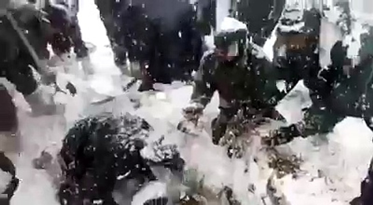 Un soldat indien retrouvé vivant après 6 jour passés enterré dans la neige après une avalanche